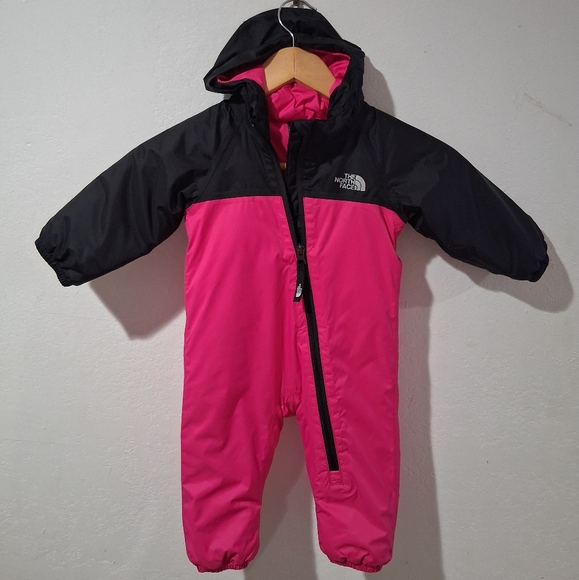 THE NORTHFACE Baby Pink Snowsuit - Picture 6 of 8